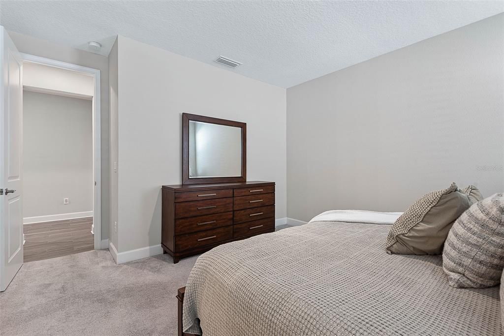 En Venta: $678,000 (3 camas, 3 baños, 2699 Pies cuadrados)