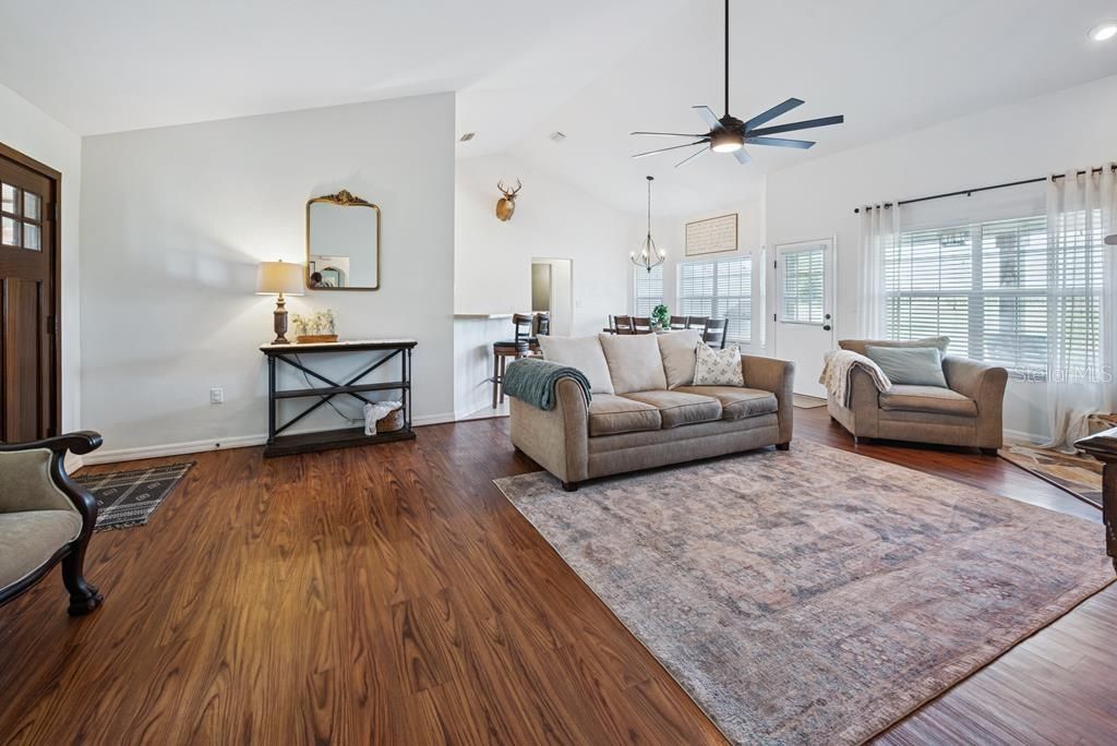 待售: $499,900 (3 贝兹, 2 浴室, 1647 平方英尺)