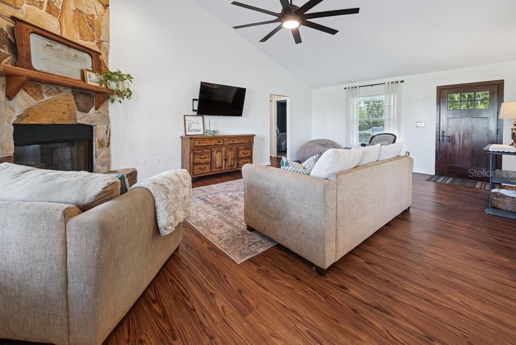 待售: $499,900 (3 贝兹, 2 浴室, 1647 平方英尺)