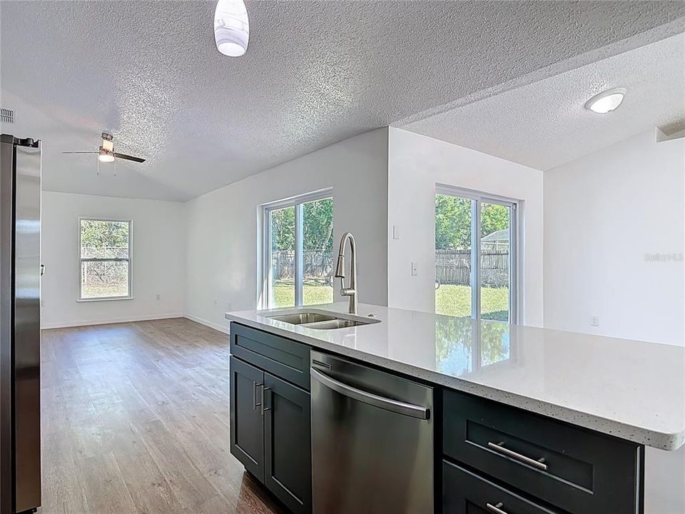 En Venta: $319,900 (3 camas, 2 baños, 1440 Pies cuadrados)