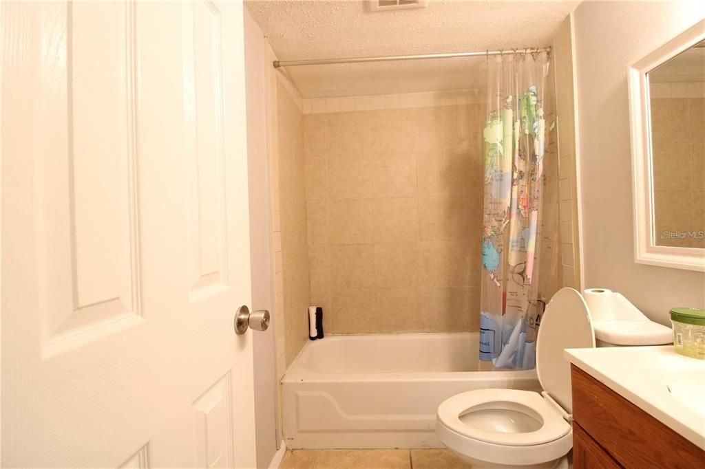 待售: $110,000 (1 贝兹, 1 浴室, 785 平方英尺)