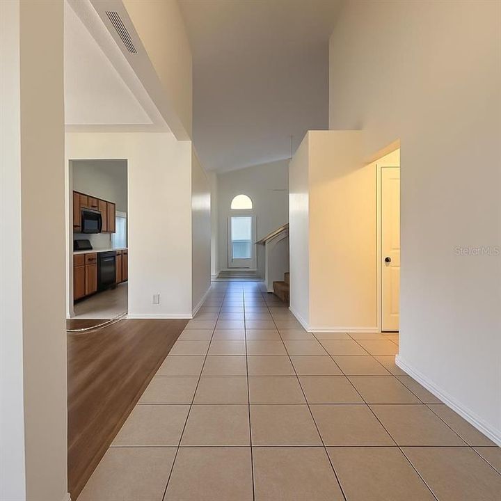 出租: $2,700 (4 贝兹, 2 浴室, 2375 平方英尺)