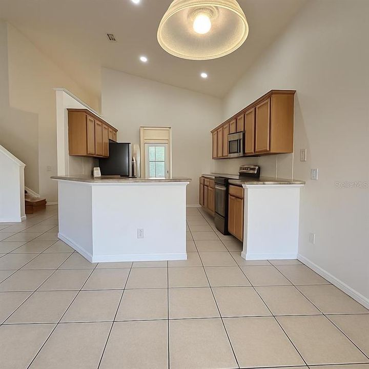 出租: $2,700 (4 贝兹, 2 浴室, 2375 平方英尺)