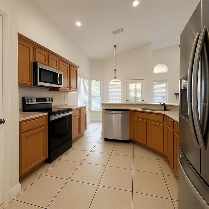 出租: $2,700 (4 贝兹, 2 浴室, 2375 平方英尺)