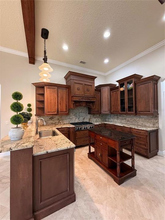 En Venta: $1,279,000 (4 camas, 3 baños, 2523 Pies cuadrados)