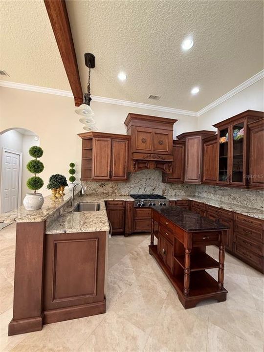 En Venta: $1,279,000 (4 camas, 3 baños, 2523 Pies cuadrados)