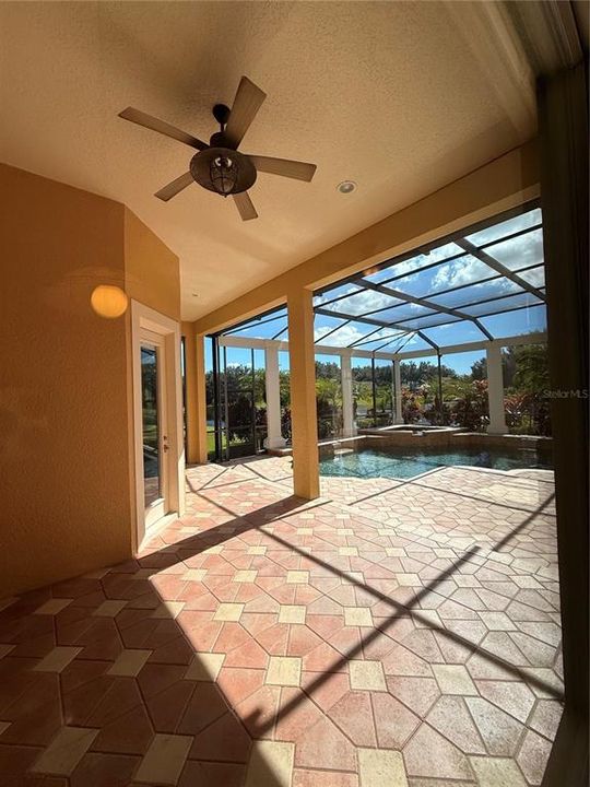 En Venta: $1,279,000 (4 camas, 3 baños, 2523 Pies cuadrados)