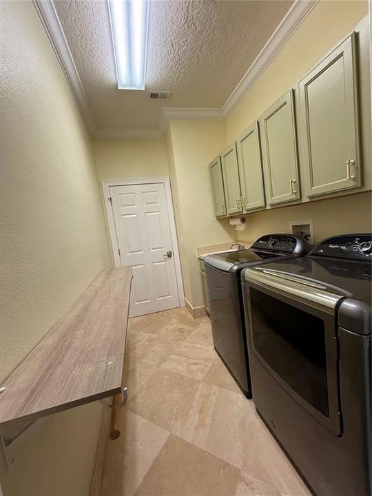 En Venta: $1,279,000 (4 camas, 3 baños, 2523 Pies cuadrados)