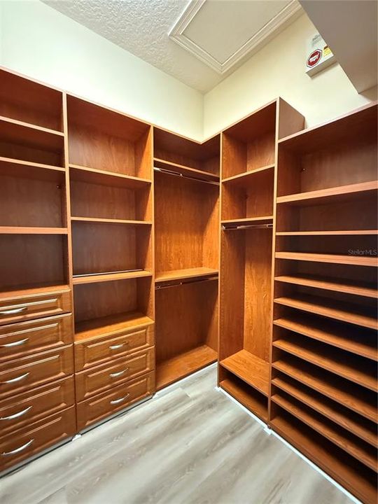 En Venta: $1,279,000 (4 camas, 3 baños, 2523 Pies cuadrados)