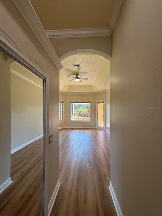 En Venta: $1,279,000 (4 camas, 3 baños, 2523 Pies cuadrados)