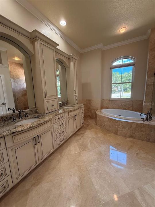 En Venta: $1,279,000 (4 camas, 3 baños, 2523 Pies cuadrados)