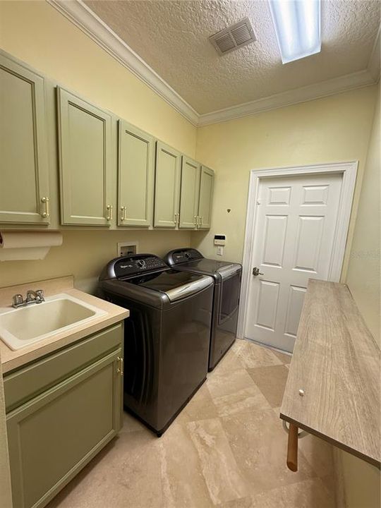 En Venta: $1,279,000 (4 camas, 3 baños, 2523 Pies cuadrados)