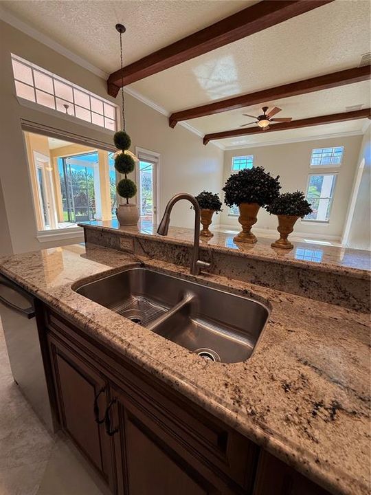 En Venta: $1,279,000 (4 camas, 3 baños, 2523 Pies cuadrados)