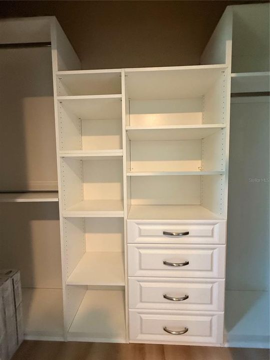 En Venta: $1,279,000 (4 camas, 3 baños, 2523 Pies cuadrados)