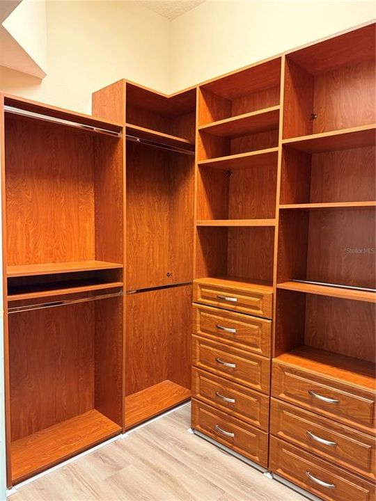 En Venta: $1,279,000 (4 camas, 3 baños, 2523 Pies cuadrados)