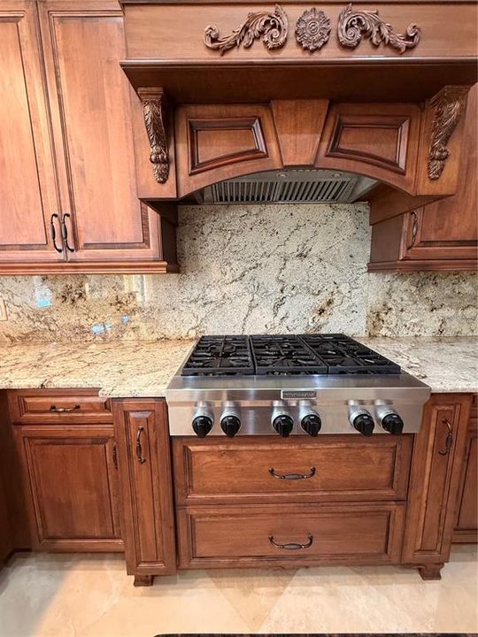 En Venta: $1,279,000 (4 camas, 3 baños, 2523 Pies cuadrados)