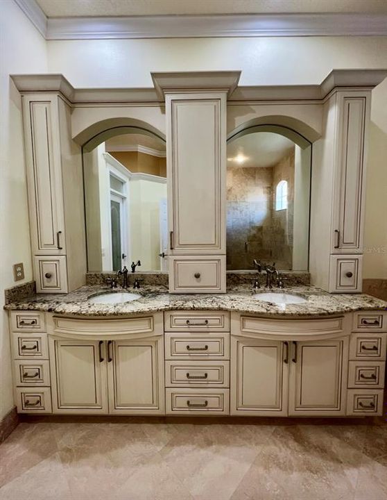 En Venta: $1,279,000 (4 camas, 3 baños, 2523 Pies cuadrados)