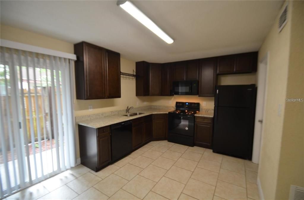 For Sale: $113,900 (2 beds, 1 baths, 762 Square Feet)