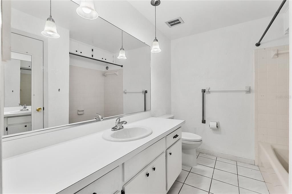 For Sale: $224,000 (2 beds, 2 baths, 1200 Square Feet)