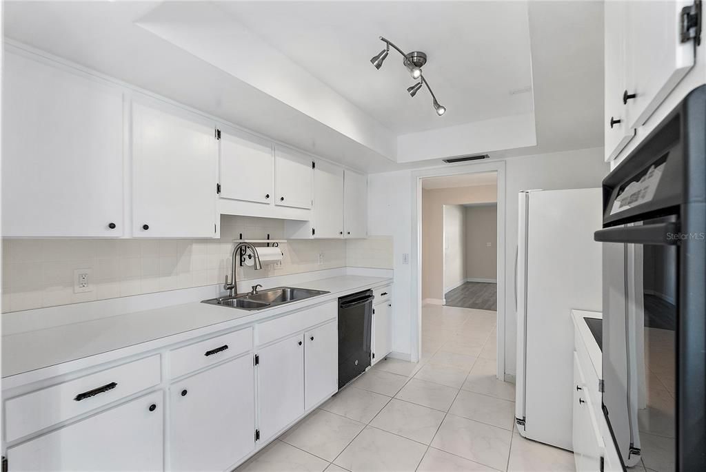 For Sale: $224,000 (2 beds, 2 baths, 1200 Square Feet)