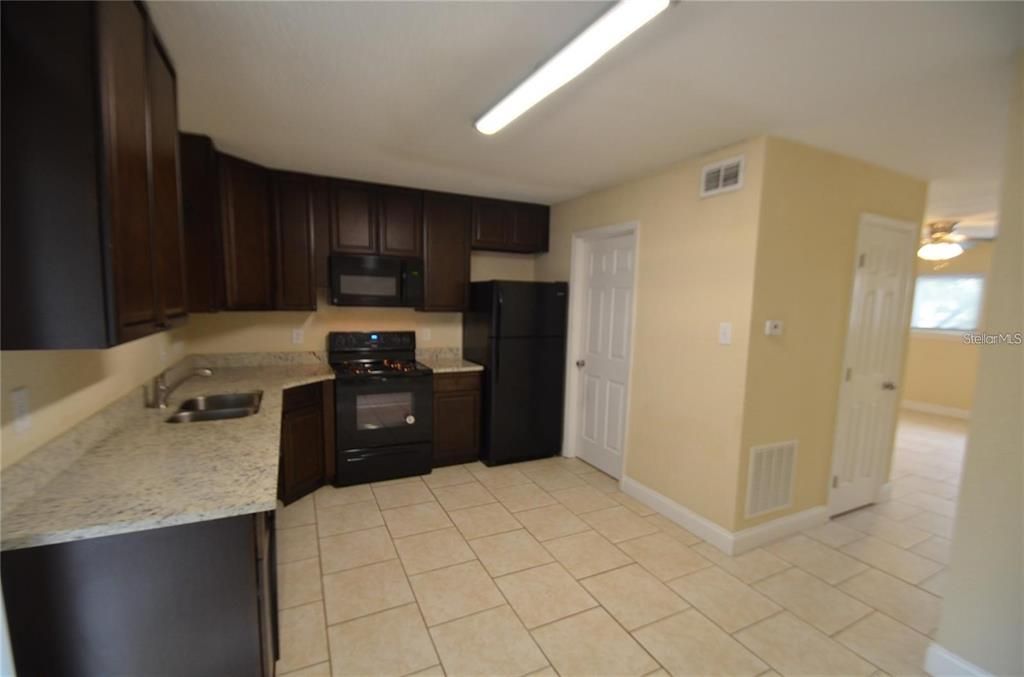 For Rent: $1,395 (2 beds, 1 baths, 762 Square Feet)