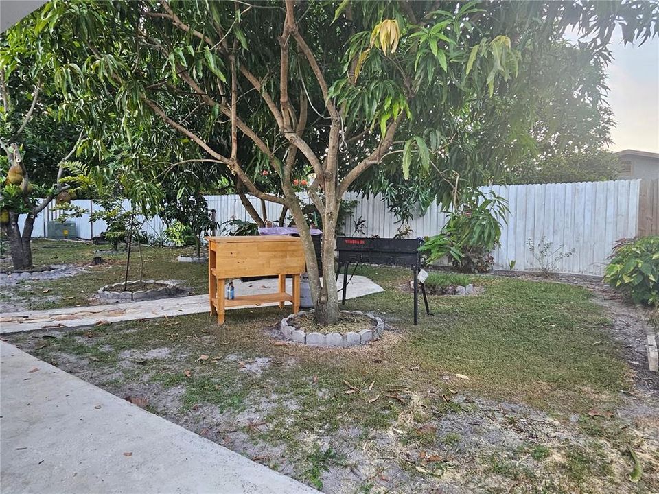 Active With Contract: $370,000 (3 beds, 2 baths, 1700 Square Feet)