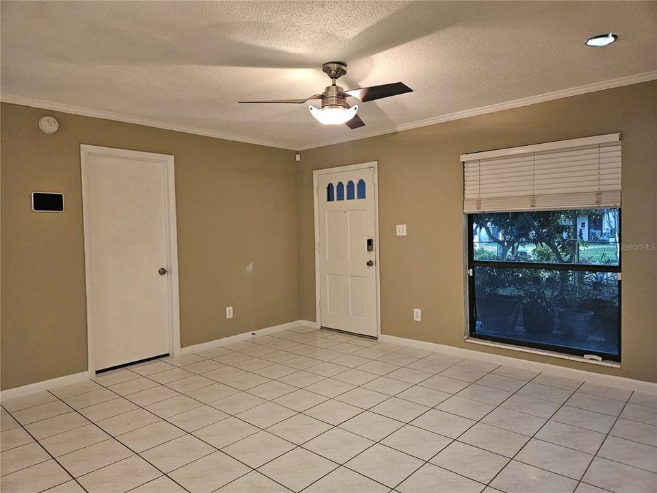 Active With Contract: $370,000 (3 beds, 2 baths, 1700 Square Feet)