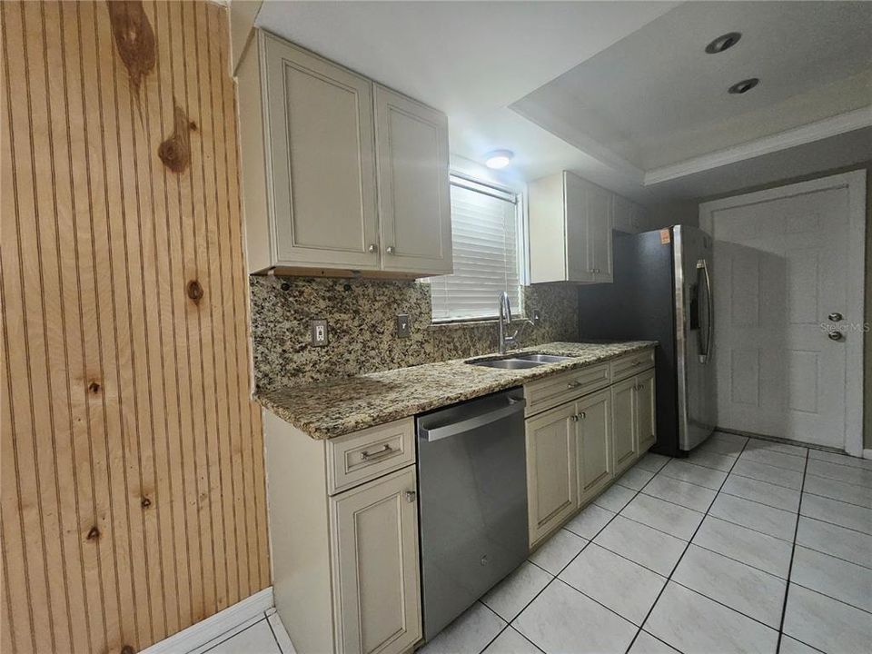 Active With Contract: $370,000 (3 beds, 2 baths, 1700 Square Feet)