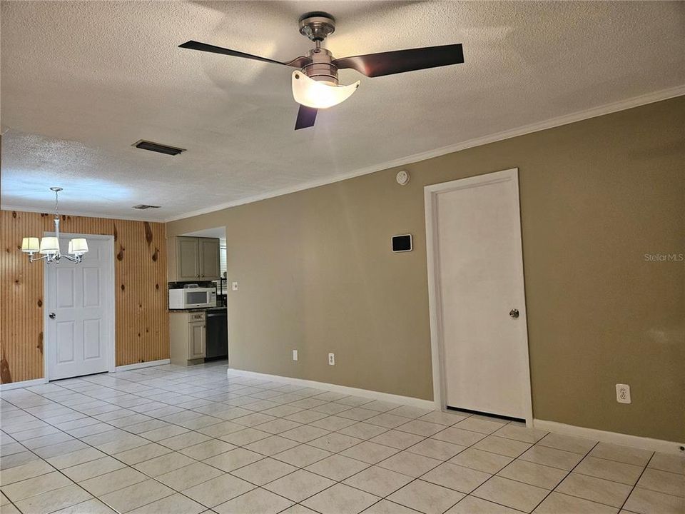 Active With Contract: $370,000 (3 beds, 2 baths, 1700 Square Feet)