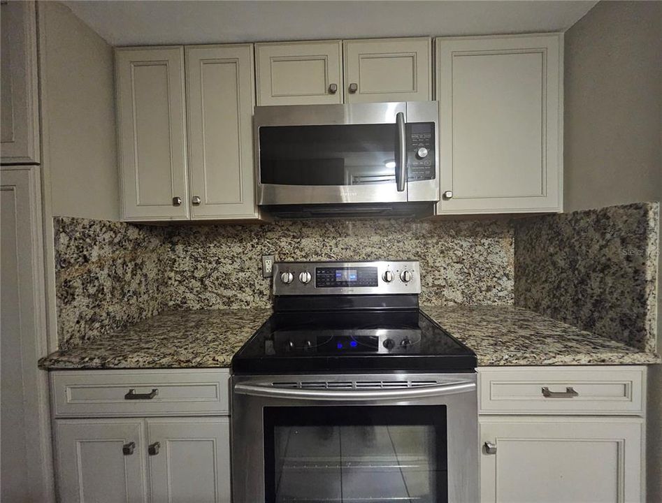 Active With Contract: $370,000 (3 beds, 2 baths, 1700 Square Feet)