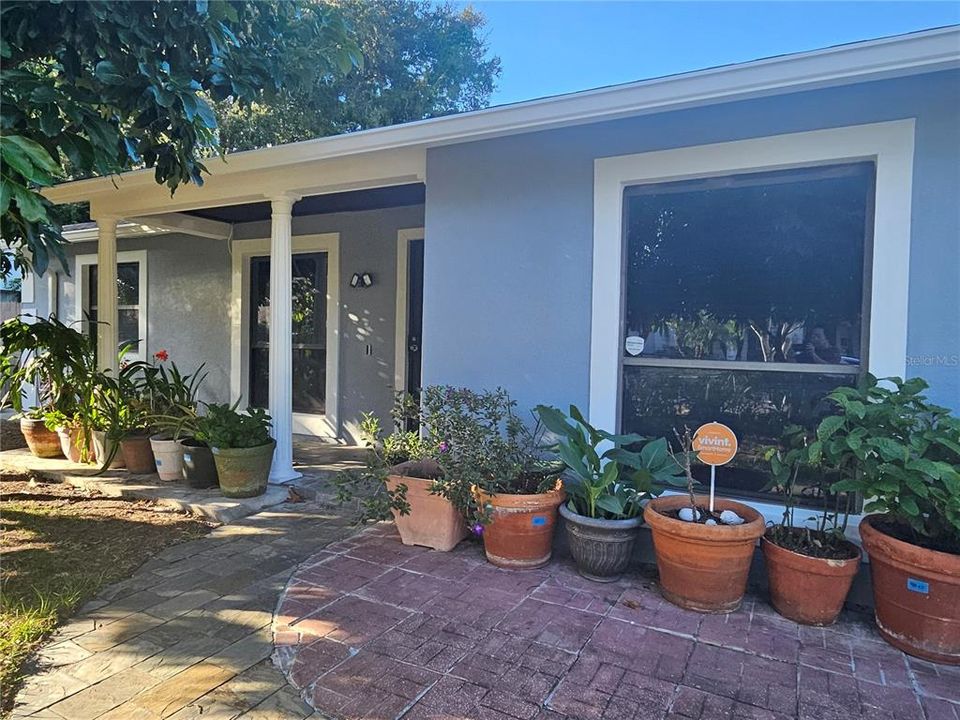 Active With Contract: $370,000 (3 beds, 2 baths, 1700 Square Feet)