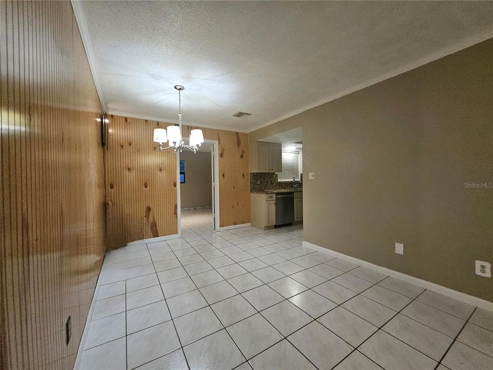 Active With Contract: $370,000 (3 beds, 2 baths, 1700 Square Feet)