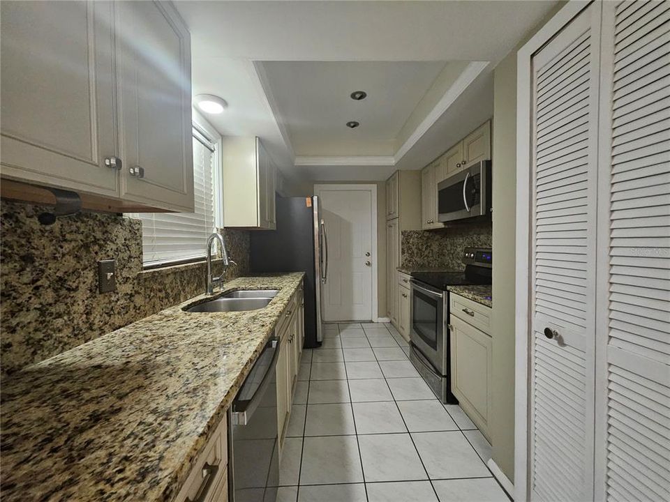 Active With Contract: $370,000 (3 beds, 2 baths, 1700 Square Feet)