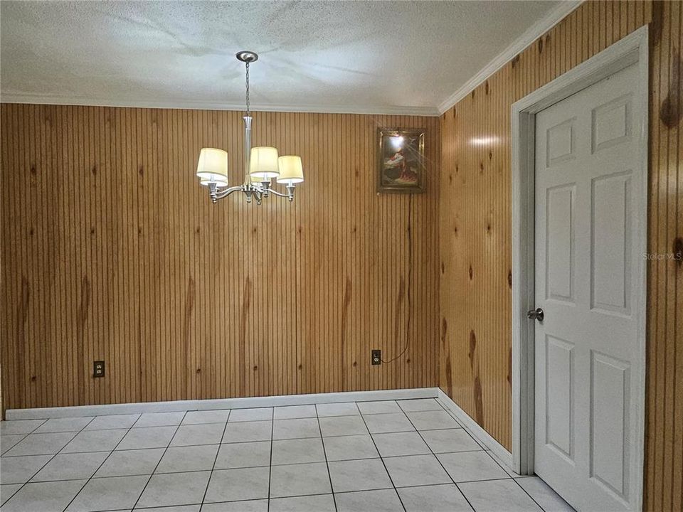 Active With Contract: $370,000 (3 beds, 2 baths, 1700 Square Feet)