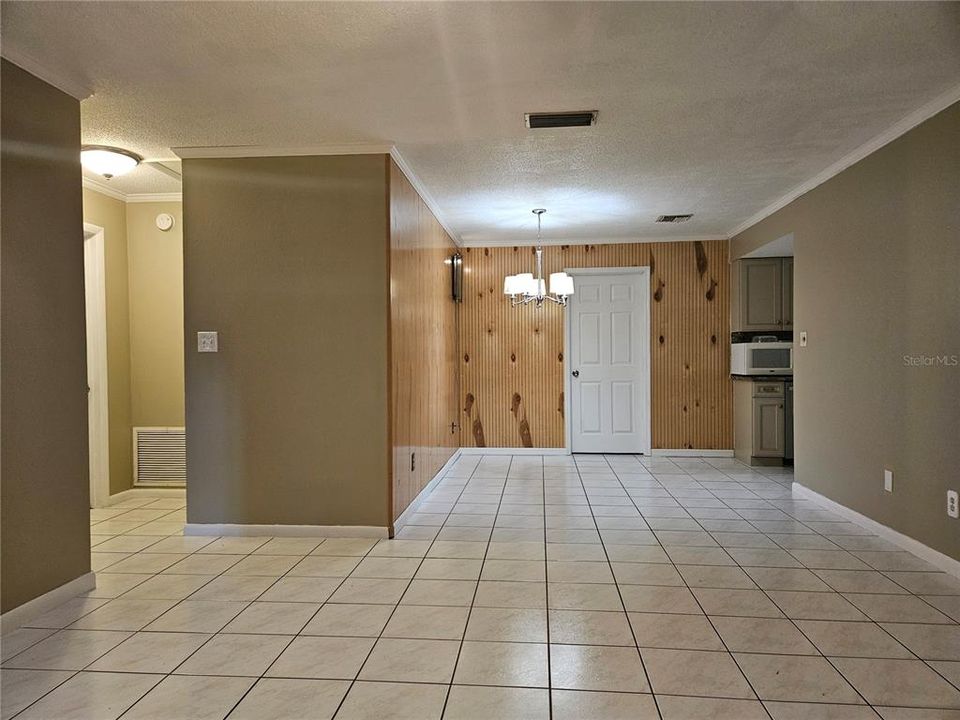 Active With Contract: $370,000 (3 beds, 2 baths, 1700 Square Feet)