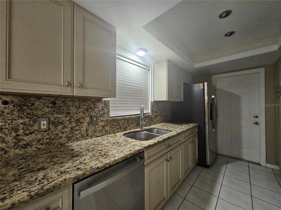 Active With Contract: $370,000 (3 beds, 2 baths, 1700 Square Feet)