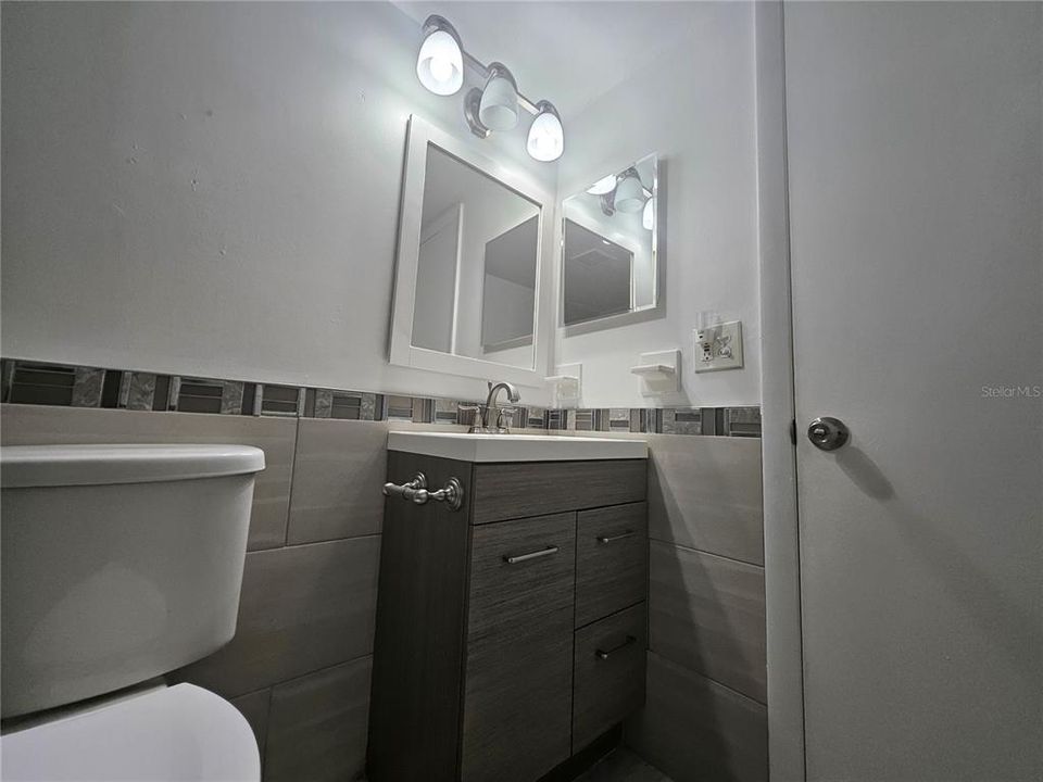 Active With Contract: $370,000 (3 beds, 2 baths, 1700 Square Feet)