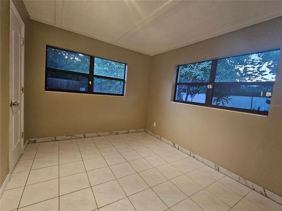 Active With Contract: $370,000 (3 beds, 2 baths, 1700 Square Feet)