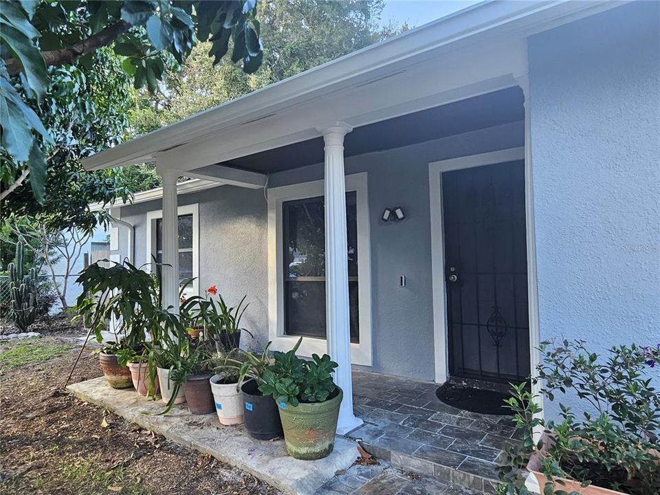 Active With Contract: $370,000 (3 beds, 2 baths, 1700 Square Feet)