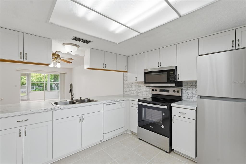 For Sale: $165,000 (2 beds, 2 baths, 1029 Square Feet)