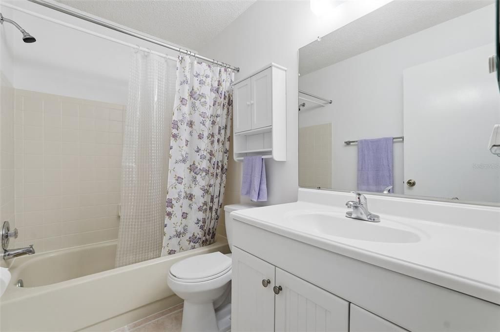 For Sale: $165,000 (2 beds, 2 baths, 1029 Square Feet)