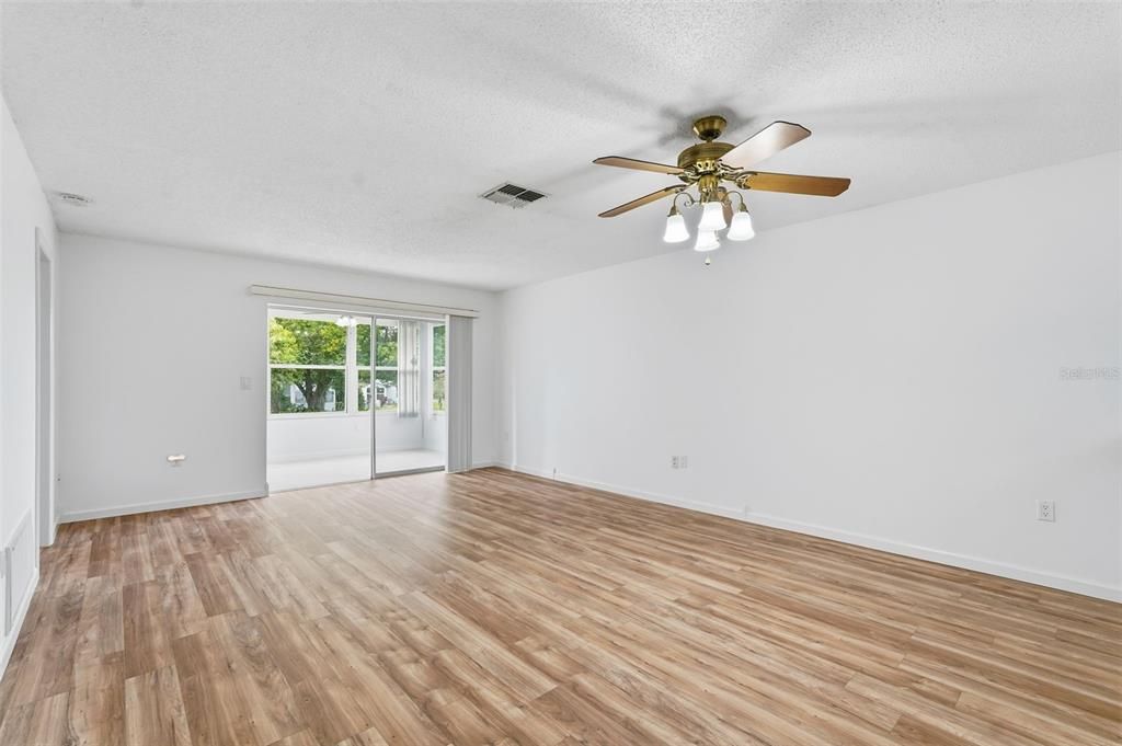 For Sale: $165,000 (2 beds, 2 baths, 1029 Square Feet)