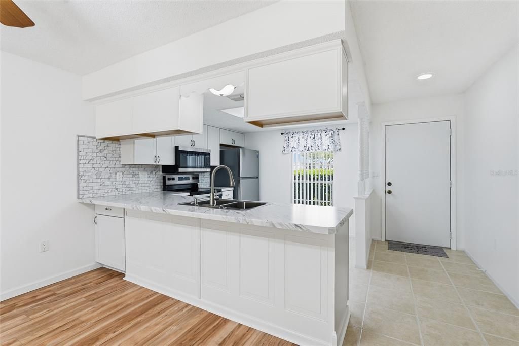 For Sale: $165,000 (2 beds, 2 baths, 1029 Square Feet)