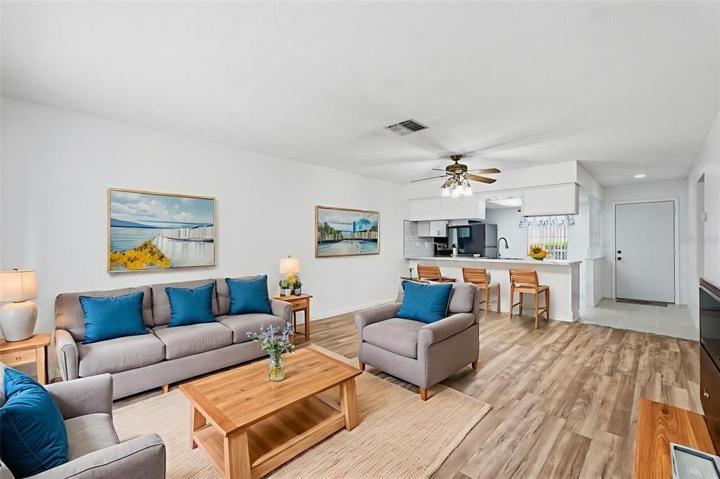 For Sale: $165,000 (2 beds, 2 baths, 1029 Square Feet)