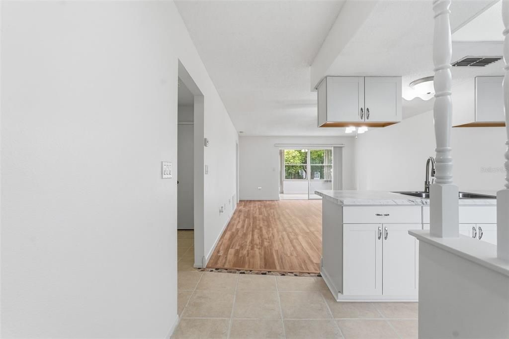 For Sale: $165,000 (2 beds, 2 baths, 1029 Square Feet)