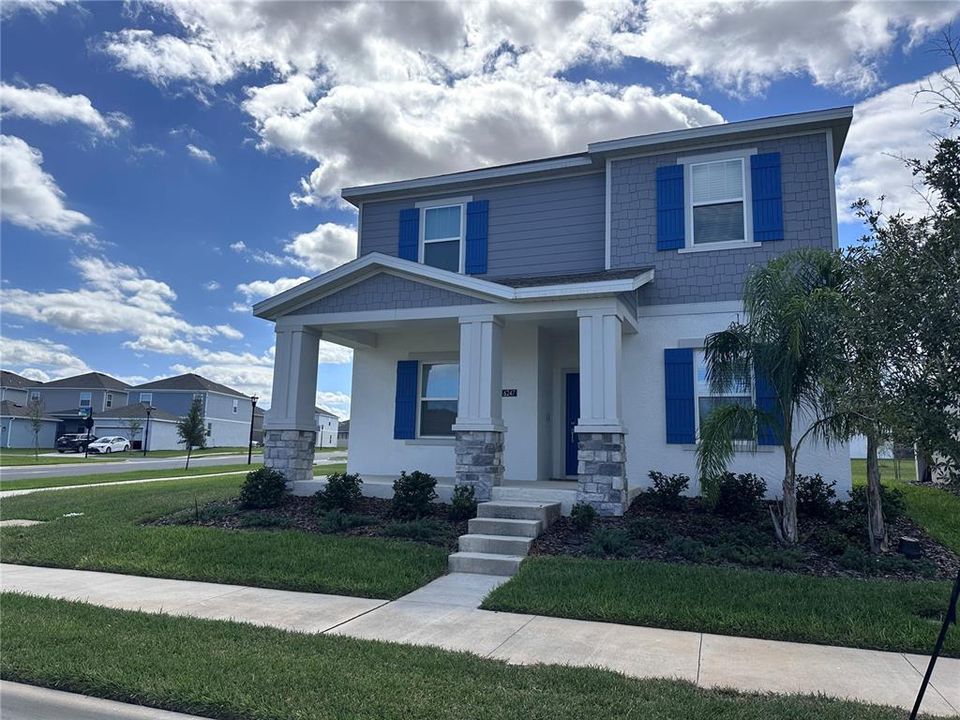 Active With Contract: $2,750 (5 beds, 3 baths, 2524 Square Feet)