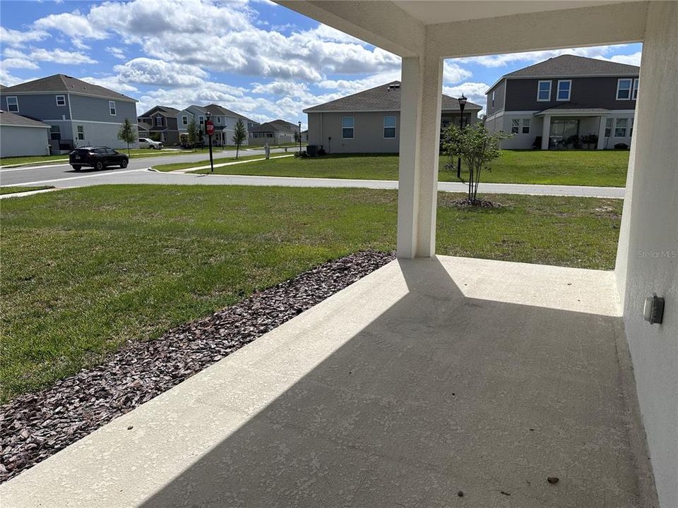 Active With Contract: $2,750 (5 beds, 3 baths, 2524 Square Feet)