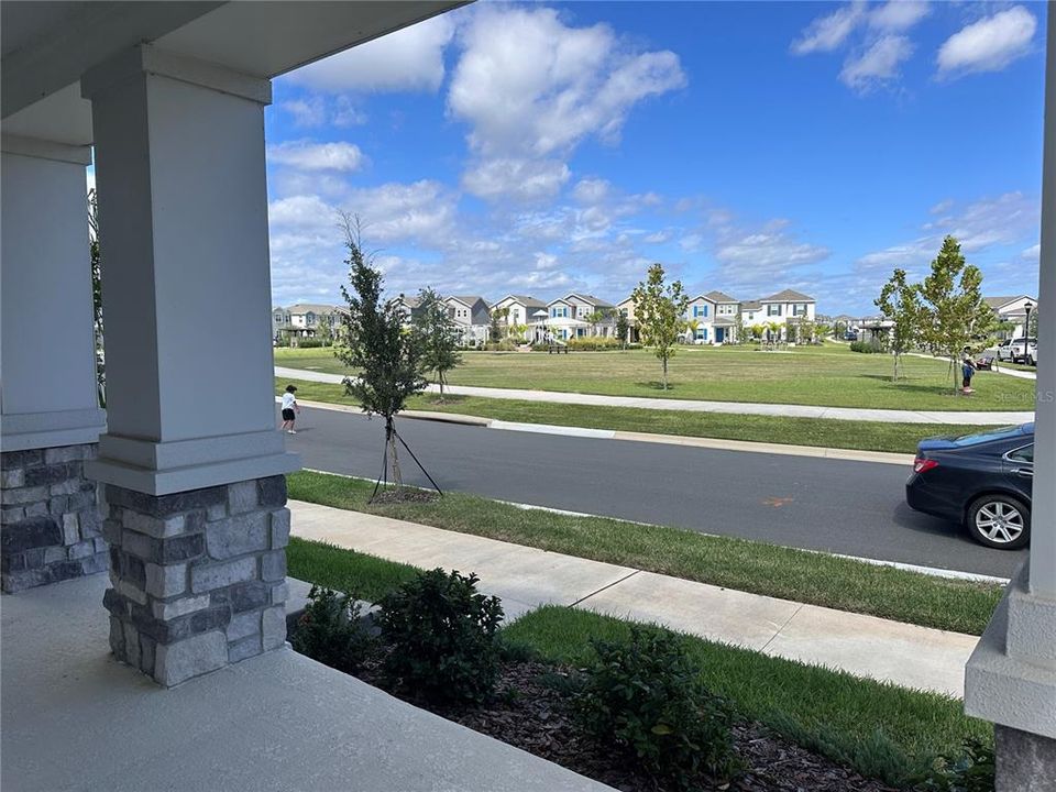 Active With Contract: $2,750 (5 beds, 3 baths, 2524 Square Feet)