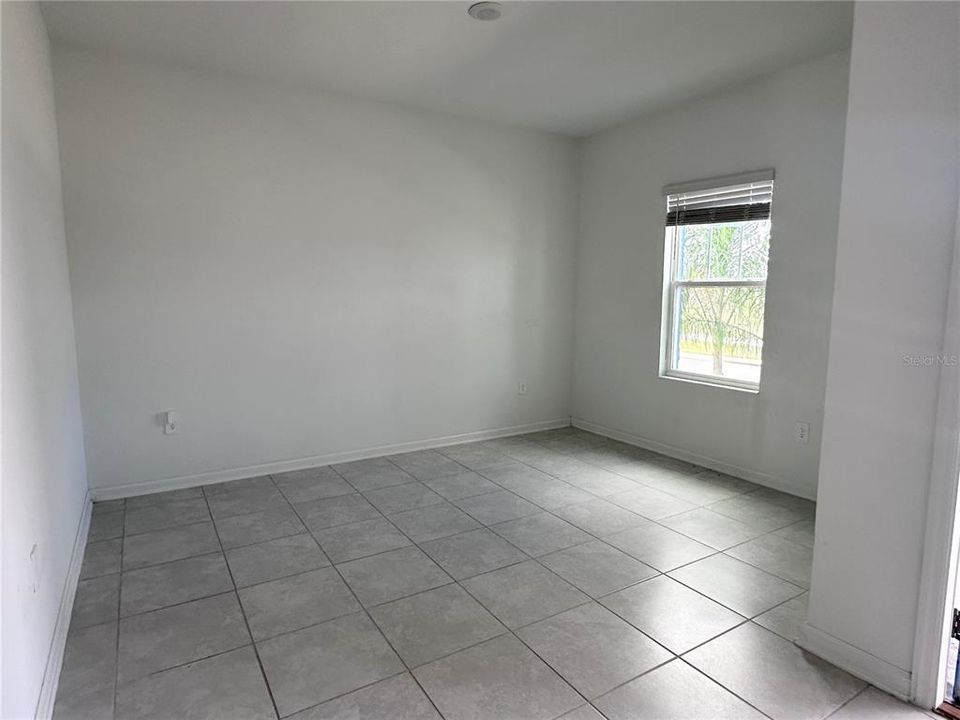 Active With Contract: $2,750 (5 beds, 3 baths, 2524 Square Feet)