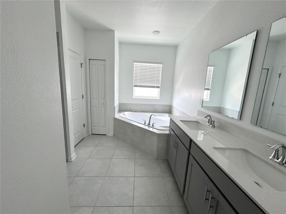 Active With Contract: $2,750 (5 beds, 3 baths, 2524 Square Feet)